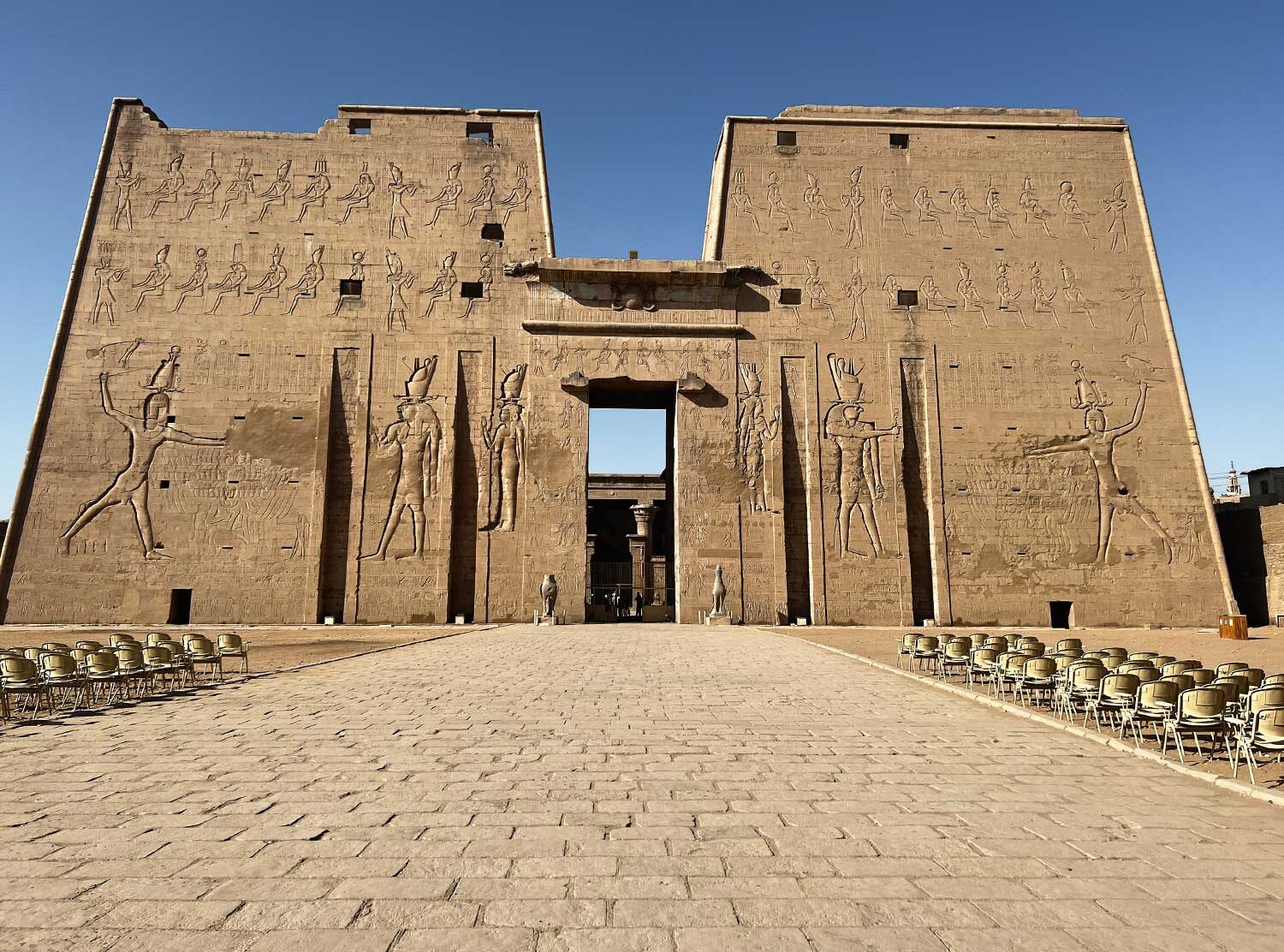 Nour el Nil The grand entrance of Edfu, just a little big