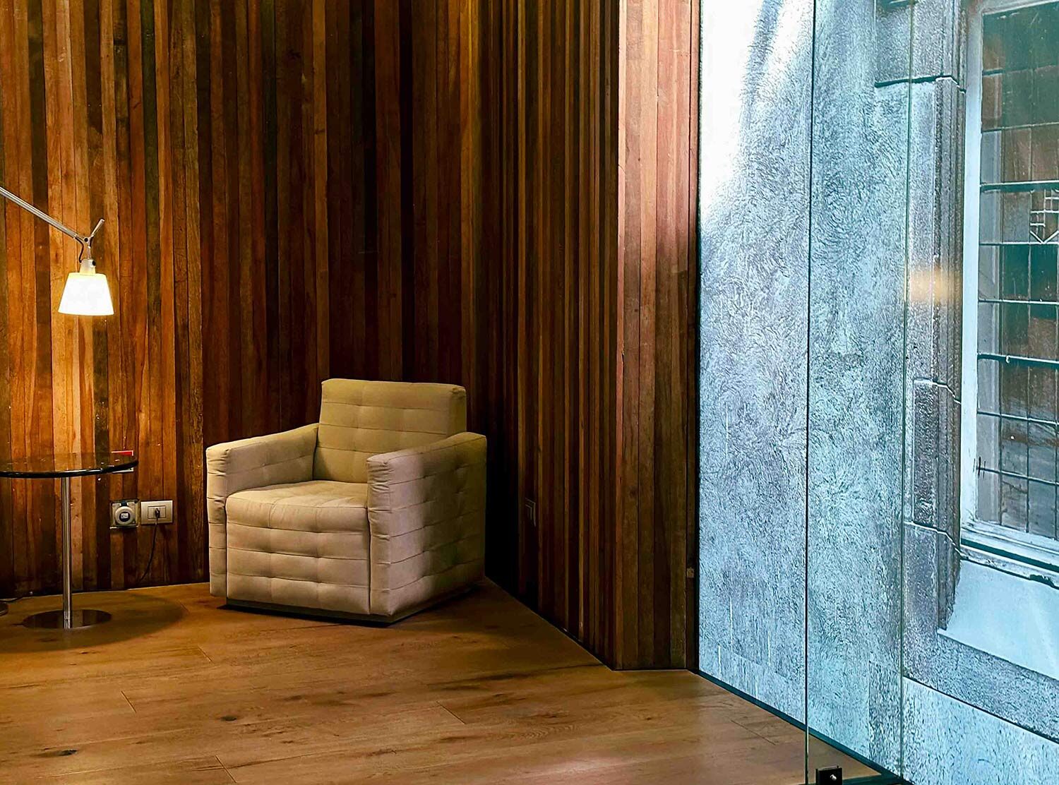 Hotel Magnolia A smart solution of windows and panels fills the hotel with natural light