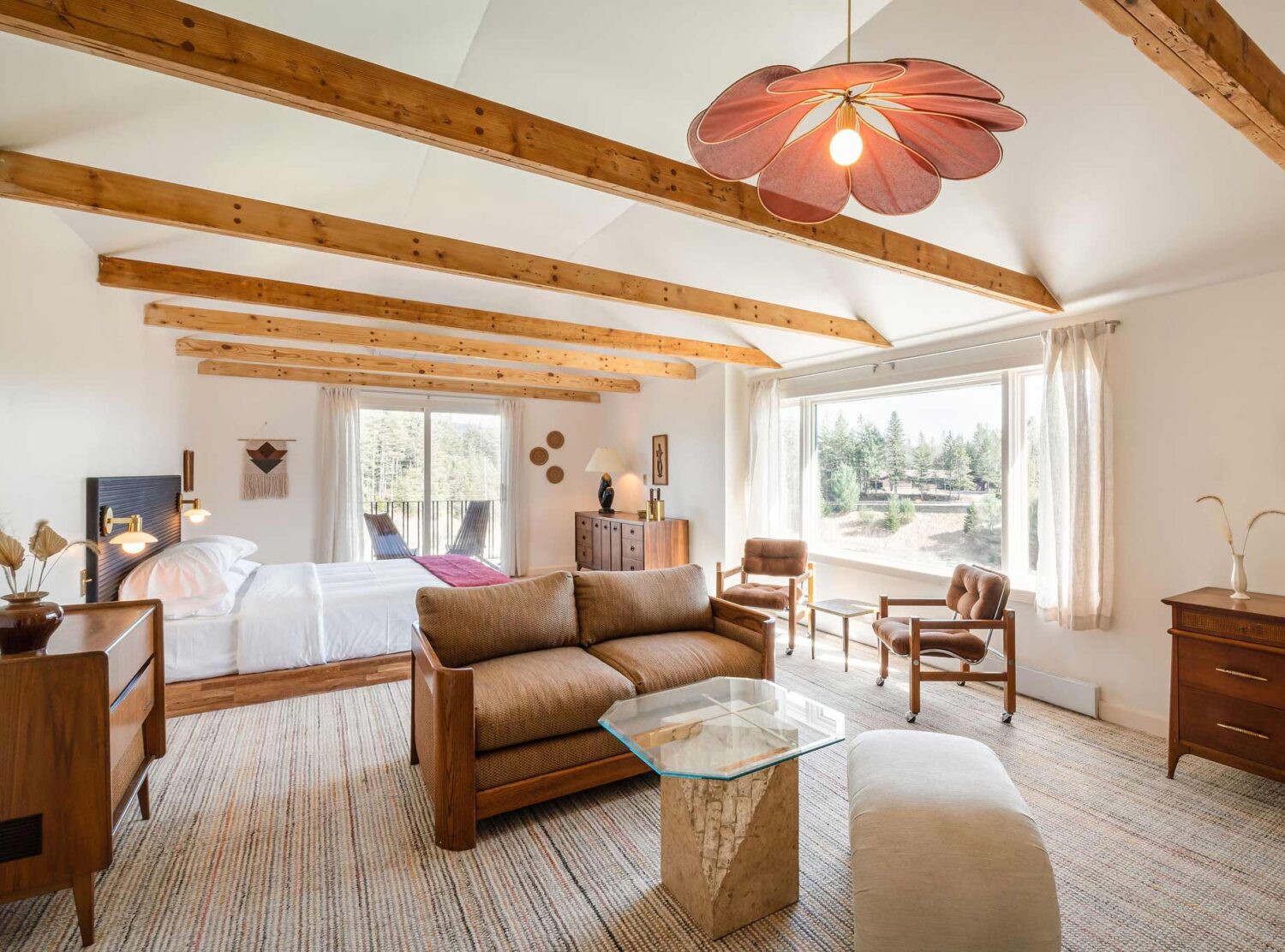 Eastwind Hotel Lake Placid A good night's sleep is guaranteed in a plush king-sized bed with an architecturally inclined bed frame