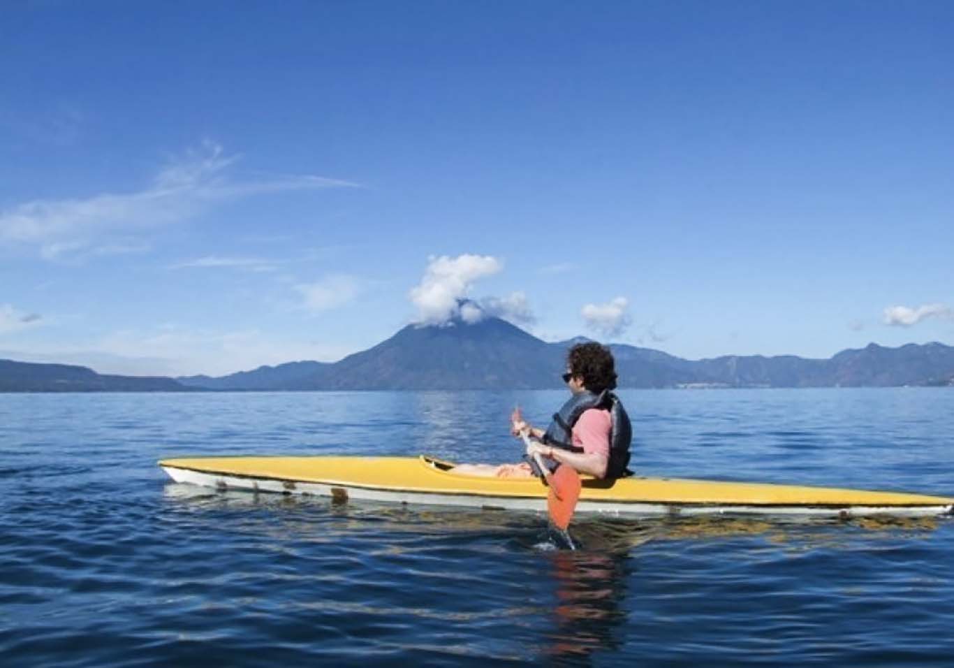 Kayak in Lake Atlitlan