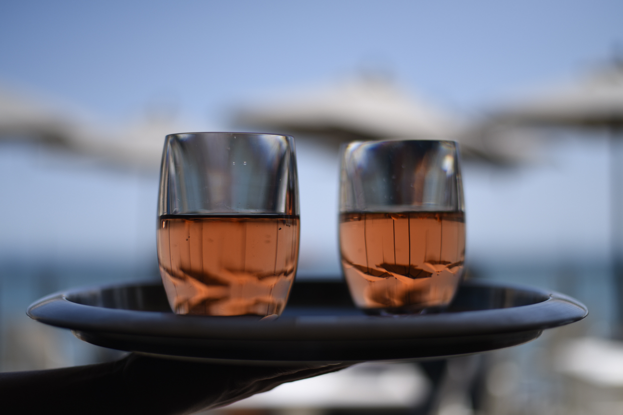 Malibu Beach Inn Refreshments anyone?