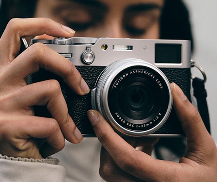 Compact Camera